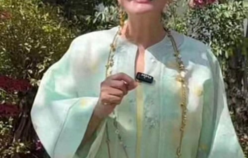 小杨阿姨带玥儿姐弟逛公园，汪宝已回北京，张兰称岁月眷顾被拿捏