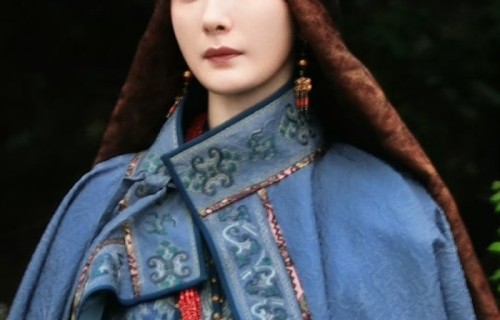 杨幂淡妆素衣演绎冯湮儿睥睨众生