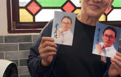 香港资深男星77岁近况曝光，满头白发精神仍不错，曾半身麻痹险丢命