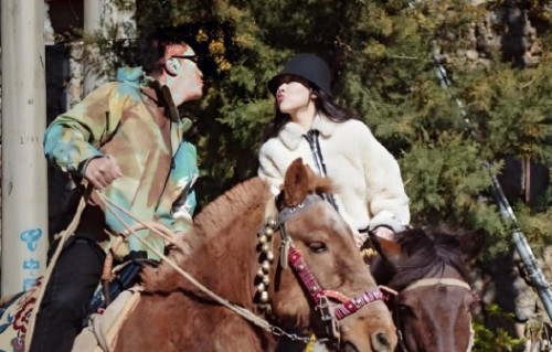 作为公众人物，霍思燕认为现代女性应如何平衡事业、家庭与自我成长？