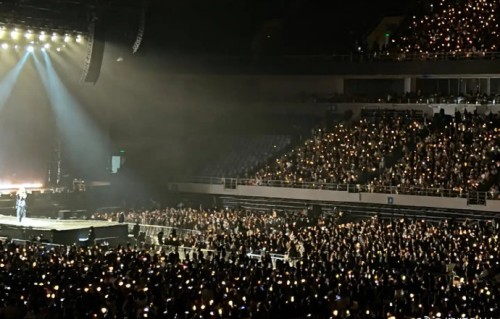 粉丝怀疑经纪公司与黄牛有勾结，有何具体依据？