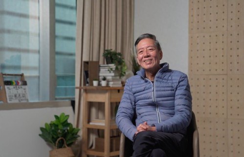 73岁骆应钧自曝离巢TVB原因，收入减半角色被换，曾多次婉拒回TVB