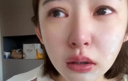 60岁大爷被曝后，黄一鸣特殊嗜好照片曝光，这次王思聪也救不了她 