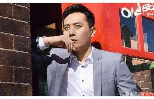 刘烨:重情专一的好男人,为爱妻打伞遮风避雨