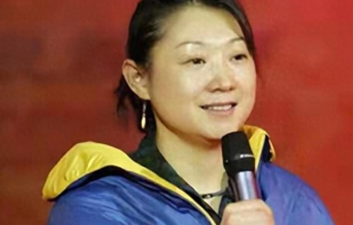 辞央视工作带子嫁张译，曾遭全网嘲讽，20年后才知她是顶级猎手