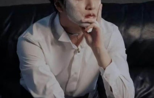 严浩翔父亲严军再晒聊天记录，掌控欲溢出，过分教育让人心疼