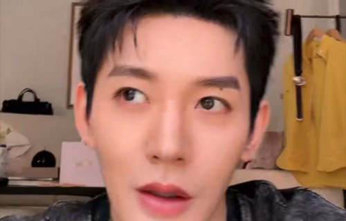 邓为直播玩谐音梗称借搂钱福气