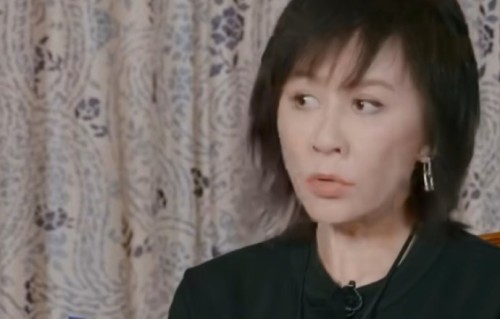 刘嘉玲在《一路繁花》节目中展现了哪些个人特质和女性力量？|标签|人生|清醒者|梁朝伟