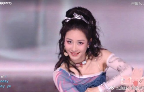 陶昕然撞脸大先生女儿，甜酷气质神似