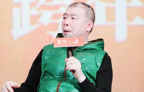 冯小刚对于AI技术在电影创作中的应用持什么态度？