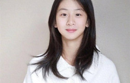 森碟18岁写真刷屏网络当年风一样的小女孩，如今安静站着眼眶发热