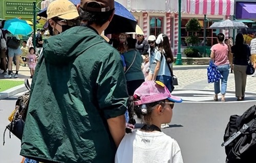 唐嫣罗晋新加坡带娃被偶遇！6岁女儿身高瞩目，婚变谣言不攻自破 