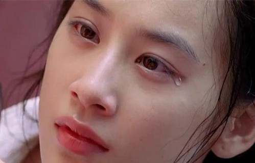 跟杨子离婚1年后，黄圣依最新近况曝光，在瑞士留学，和此前状态差距大