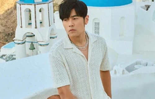 周杰伦划水争议升级！在日本高亢唱满两小时，国内敷衍兄弟帮唱 