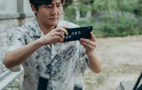 《迷墙》次日收视就跌，三个槽点劝退观众，不只是因为郭京飞气人