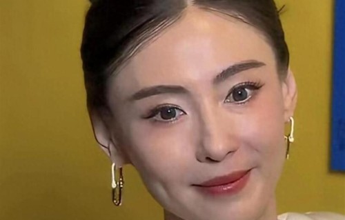 张柏芝上热搜！这次彻底无关谢霆锋，15岁二儿子正面照杀疯了