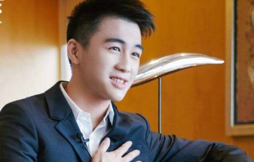 何猷君对保姆如同亲生母亲,网友:善良懂得感恩,奚梦瑶有福了!