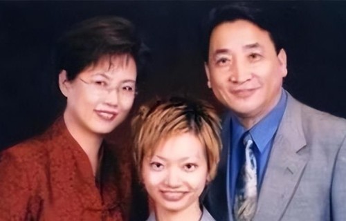 75岁姜昆的亲情课：强势父亲变沉默陪伴者，46岁女儿用独立完成和解