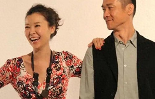 柯蓝黄志忠约会看话剧！交往15年仍不婚，女方大方，男方稍显谨慎 