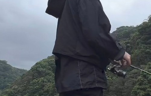 李荣浩事件中，网友调侃的“手机打窝”是什么意思？|钓鱼|明星|娱乐|公关|剧本