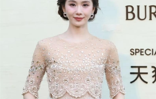 九寨沟红毯女星生图来啦！刘诗诗珠圆玉润，赵今麦疲惫，鹤秋惊艳