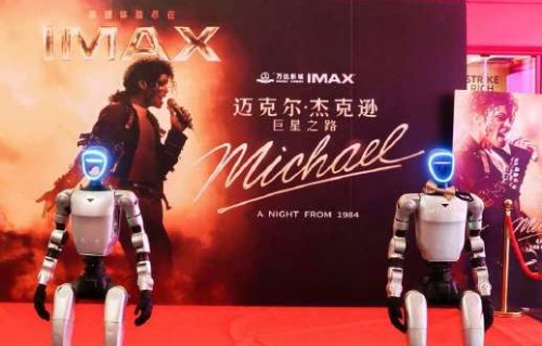 太空步滑进影院！粉丝复刻MJ舞步致敬传记电影