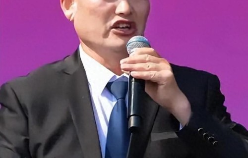 10万出场费唱3首歌？大衣哥回应五一连赶三场，被邀只因性价比高