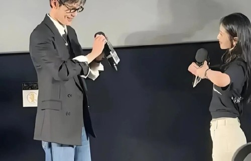 谁还没看!毕雯珺×刘浩存首映礼唱跳太甜啦