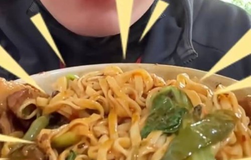 潘玮柏带火成都面馆：吃了抄手后又一人狂炫五碗面！