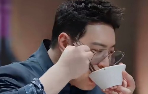 潘玮柏吃饼干真相：原来主角是酸奶疙瘩