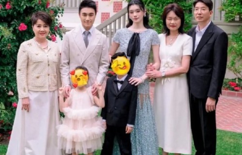 何超欣与何猷君奚梦瑶婚礼合照 星光熠熠温馨画面_娱乐频道