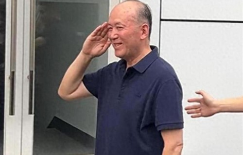 郭达现状：住西安老小区养老，70岁老态尽显，妻子身份不一般