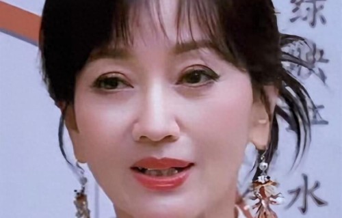 73岁赵雅芝凭新中式造型封神！东方美学竟能美半个世纪？