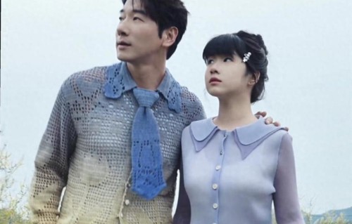 看了张亮女儿，才发现娱乐圈又一超美星二代，跟黄磊女儿不相上下