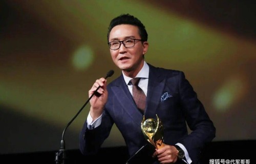63岁吴刚近况曝光！娶同学岳秀清相濡以沫，如今30岁儿子成为他的骄傲|金鸡奖|父亲|家庭|吴羽卿|演艺