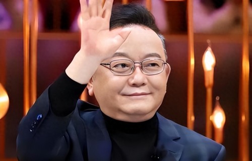 事实证明，被传卖掉上亿豪宅移民美国的王刚，已经走入另一条大道 