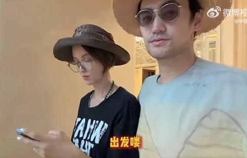 张歆艺袁弘合体参加活动，44岁张歆艺面部明显消瘦，锁骨明显