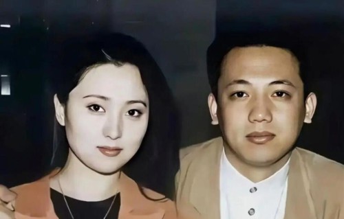 70岁毕彦君近况曝光！曾与陈晓旭有段婚姻，再婚多年成宠妻狂魔