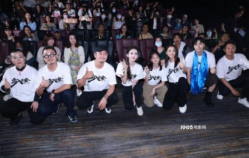 肖央谈《出入平安》拍摄不易 阿云嘎被观众送哈达