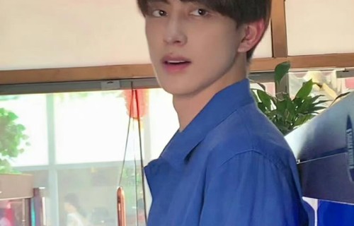 敖瑞鹏早期青涩形象曝光