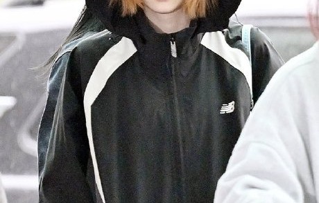 aespa金玟庭橘发新造型曝光，机场秒变秀场引热议