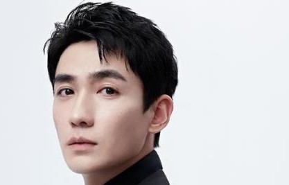 庆祝33岁生日,朱一龙重返直播间,两重大礼等待解锁