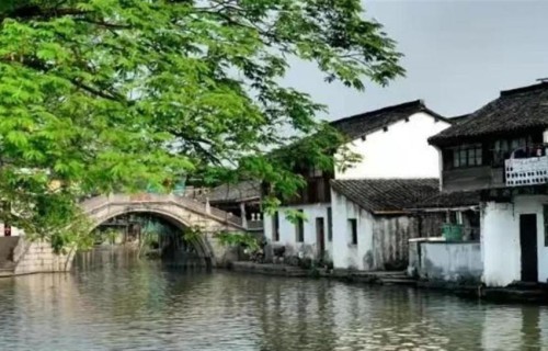 现在退休，为什么退得这么平静？走人，为什么走得这么悄无声息？
