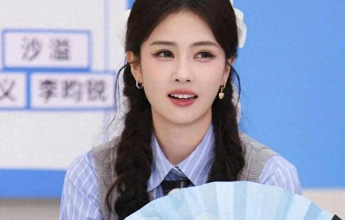 白鹿《奔跑吧》发言引发全网争议！评论区已沦陷，节目收视率创新低