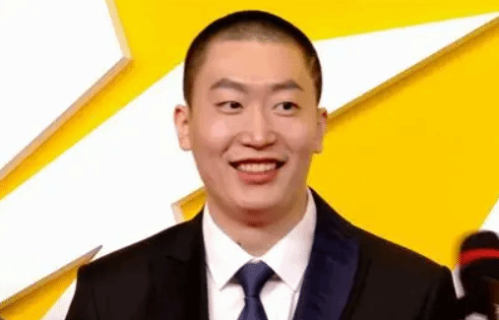 LOL解说管泽元： “大高个就得玩女明星”！引爆舆论