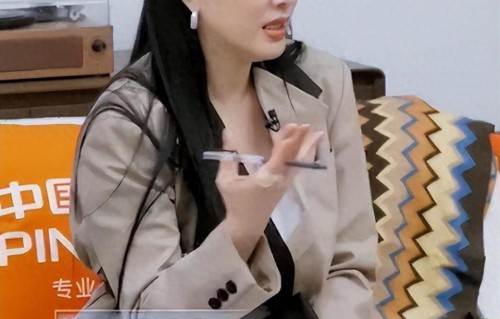 钟丽缇55岁拼四胎真相，张伦硕一句家要完整，三个女儿白叫爸