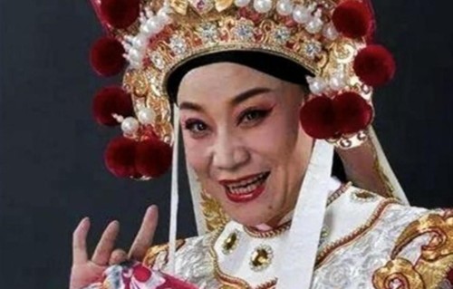 小香玉的争议人生，一手王炸打得稀烂！她到底错在哪了？