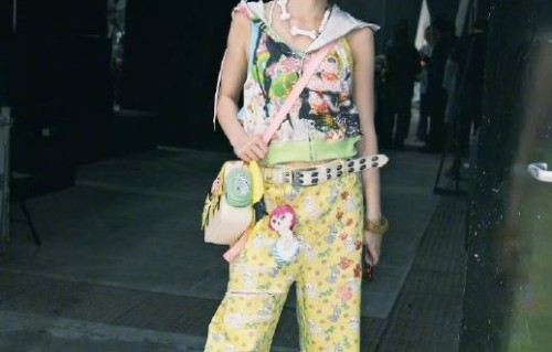 黄灿灿是如何通过《乘风2026》展现个人反差魅力的？