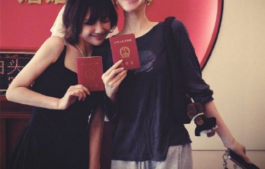 魏笑和赵露思的闺蜜情具体是从什么时候、因何结下的？|片场|友情|镜头|性格|低谷