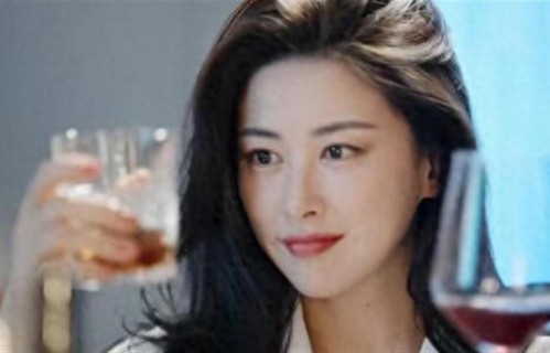 中年古偶扎堆，唐嫣42岁逆生长？杨采钰显老争议，王菊杀出路